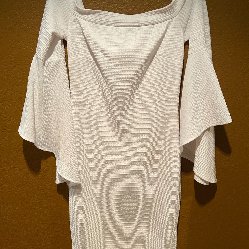White off the shoulders Dress - Picture 3 of 4